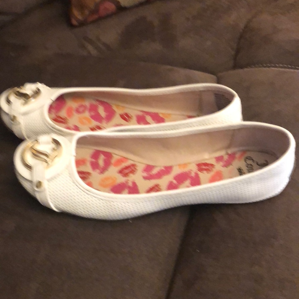 Shoes - Picture 2 of 6